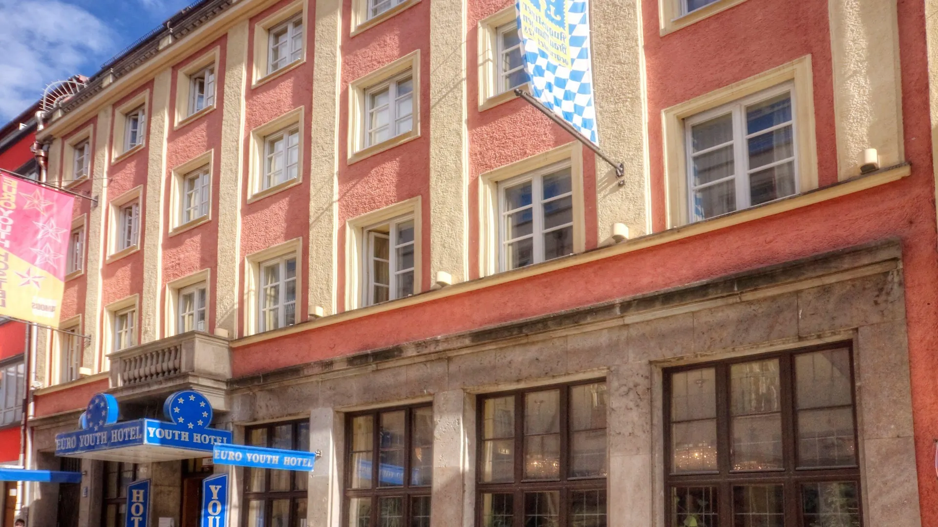 4 Central Munich Hotels Near Haus der Kunst That Deliver