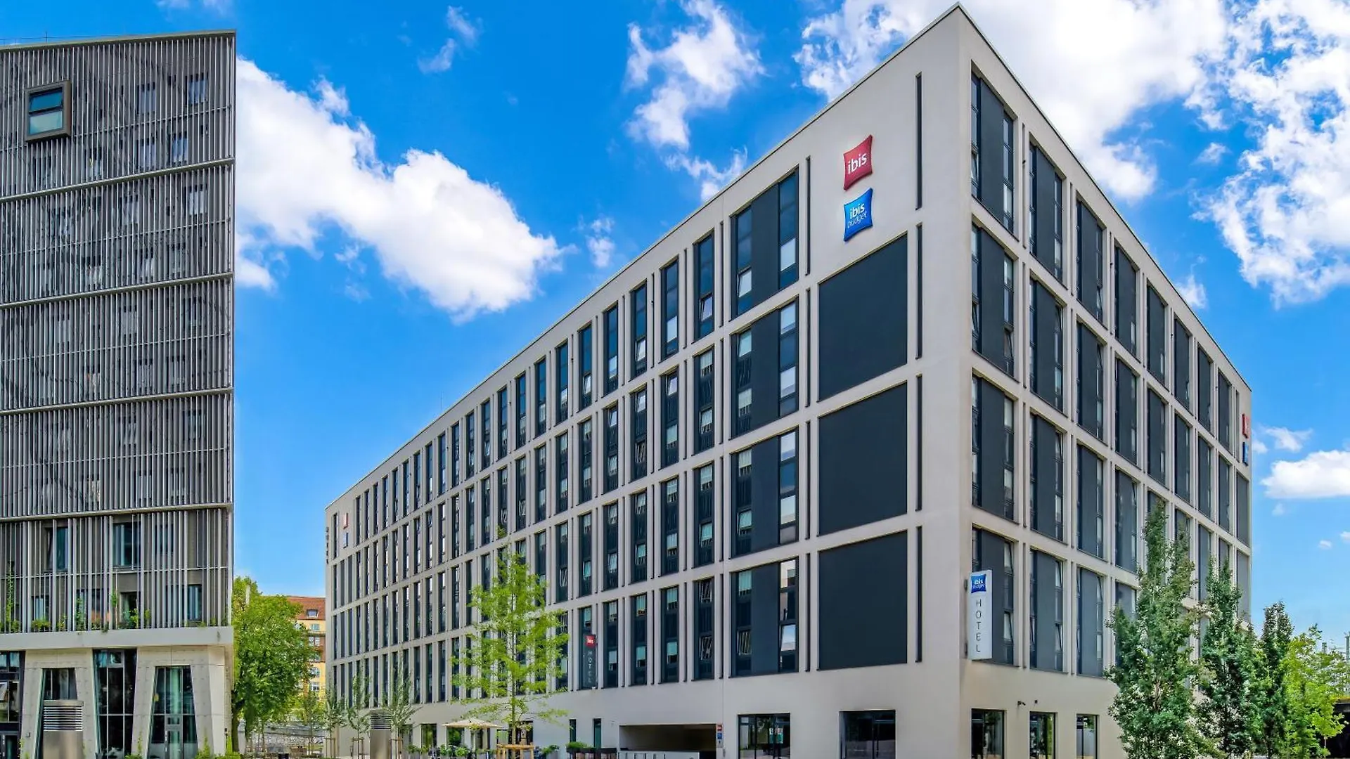 10 Smart Airport-Linked Hotels In Hamburg City Centre