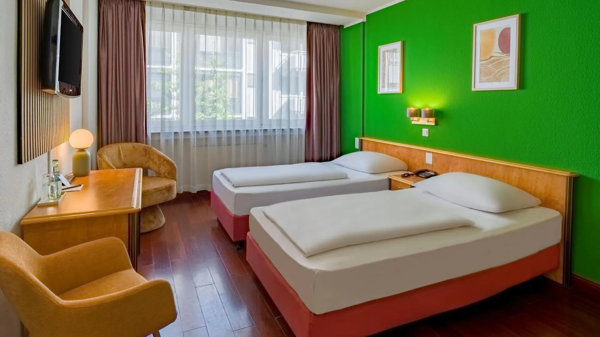 10 Smart Central Hotels In Stadtmitte Worth Booking