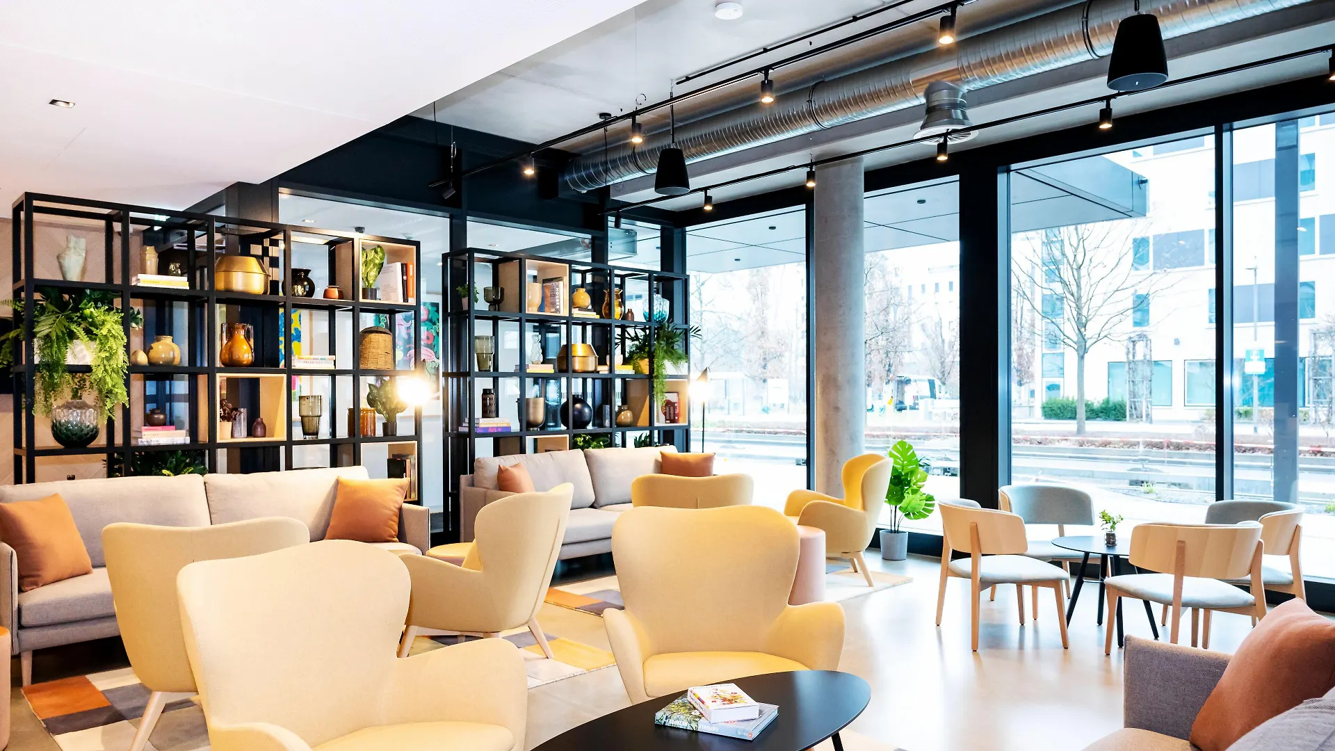 Where to Stay Near Frankfurt Airport: 4 Best 4-Star Hotels