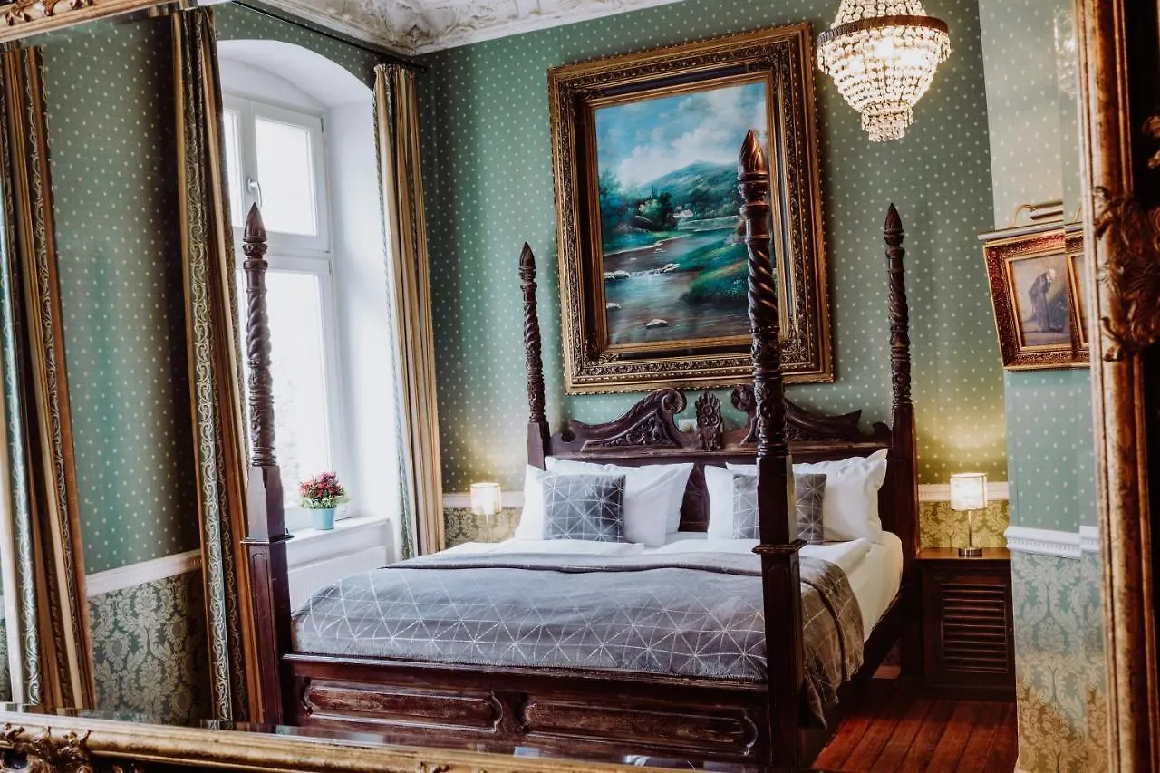 6 Smart Central Hotels Near Victory Column Worth Booking