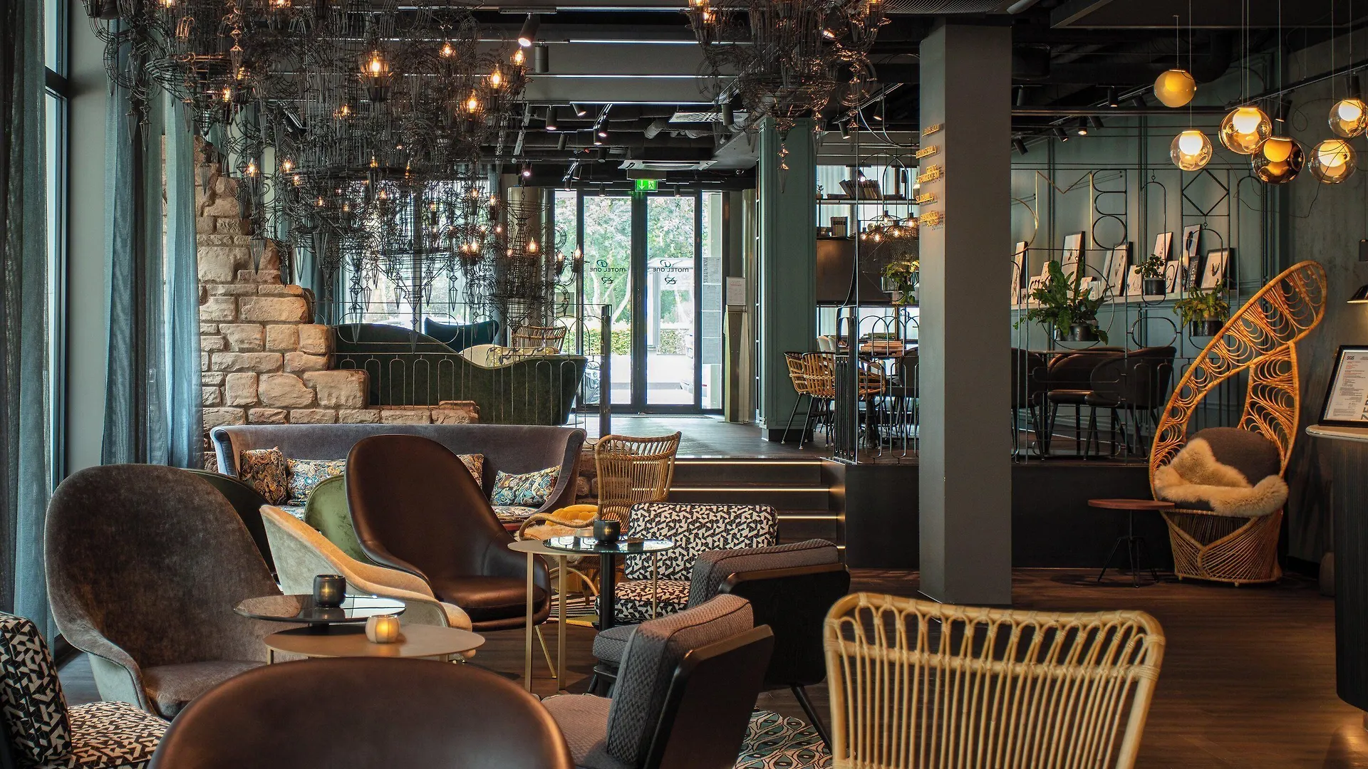Where to Stay Near Presbytère Protestant: 5 Airport Hotels