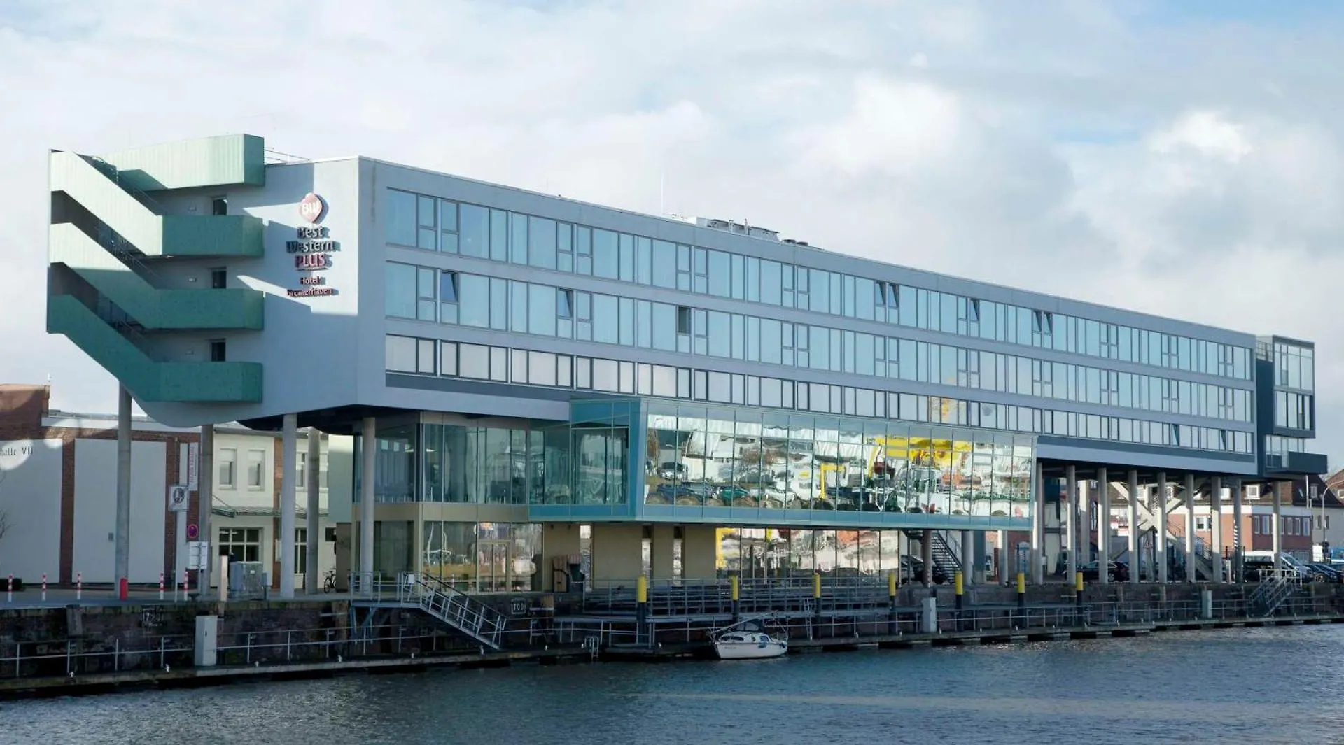 Staying Near Zoo Am Meer: 3 Family Hotels Compared