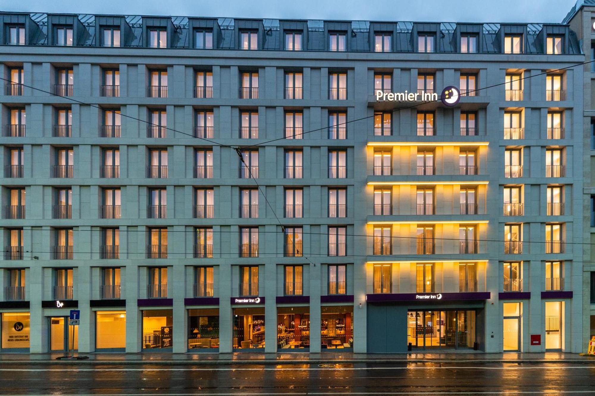 12 Central Hotels in Mitte Leipzig for Smart City Access