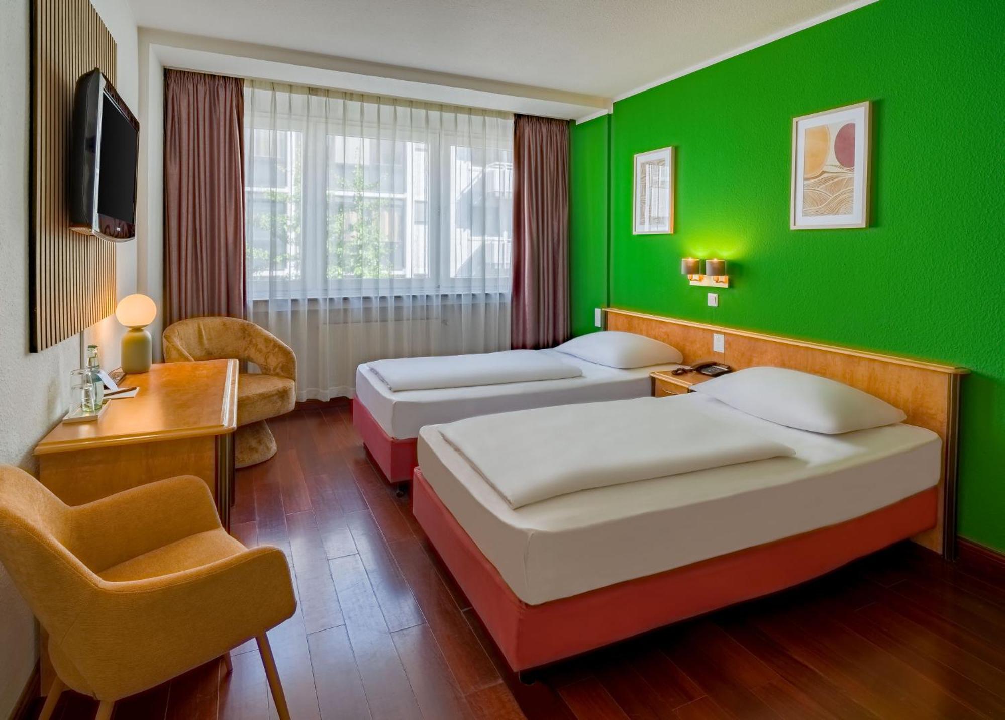 10 Smart Central Hotels In Stadtmitte Worth Booking