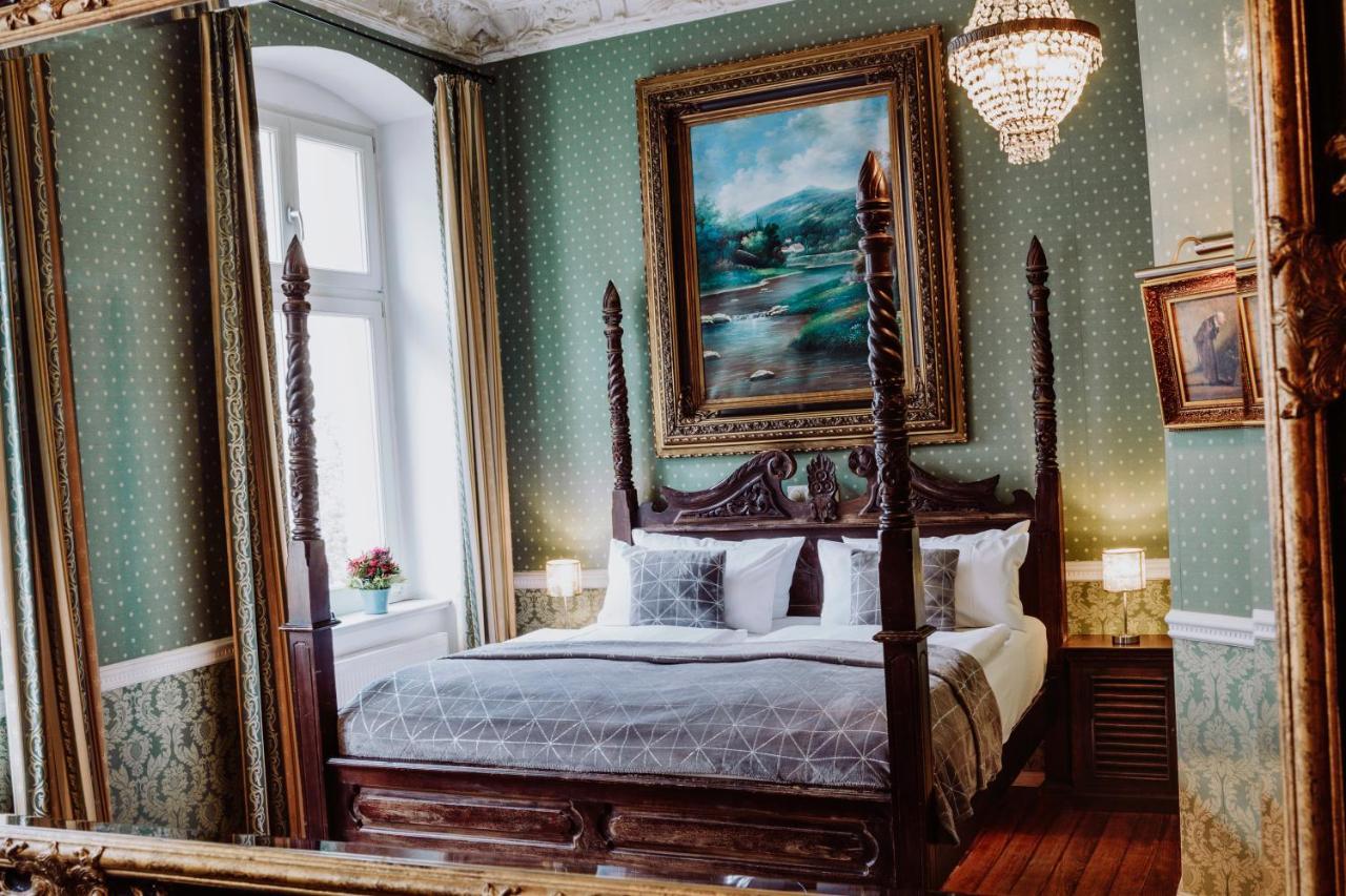 6 Smart Central Hotels Near Victory Column Worth Booking