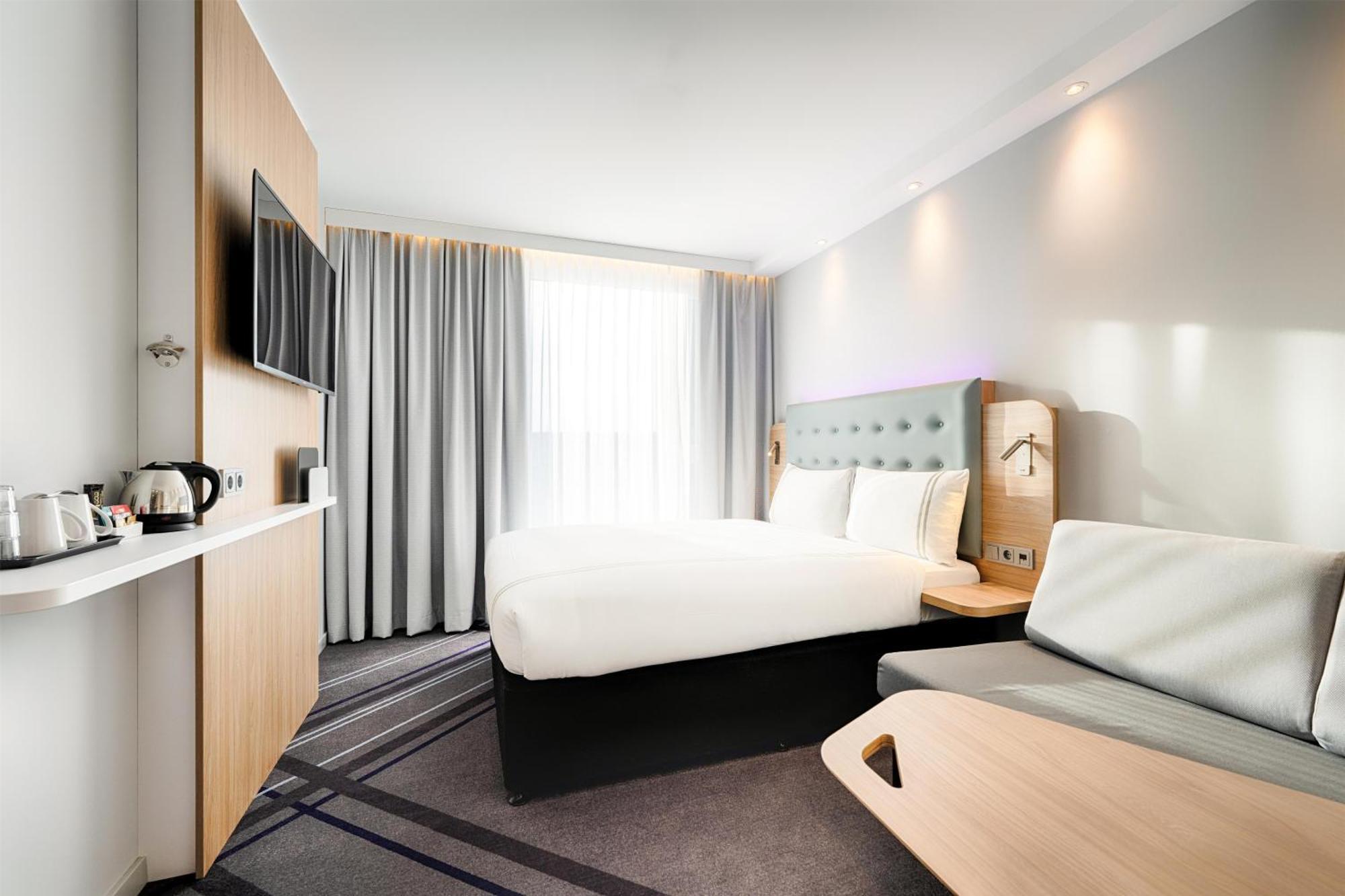 6 Smart Central Hotels Near Völkerschlachtdenkmal Worth Booking