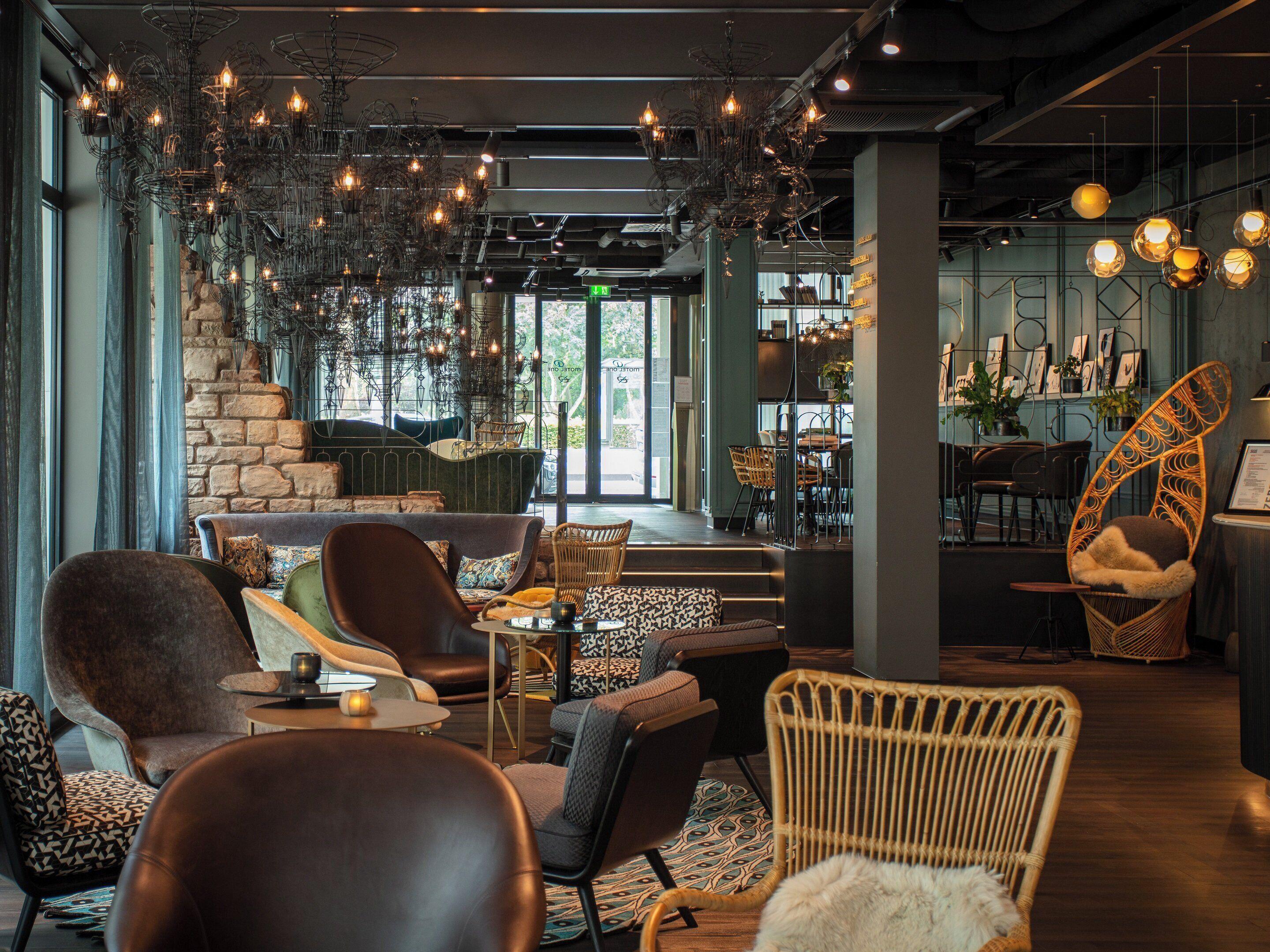 Where to Stay Near Presbytère Protestant: 5 Airport Hotels