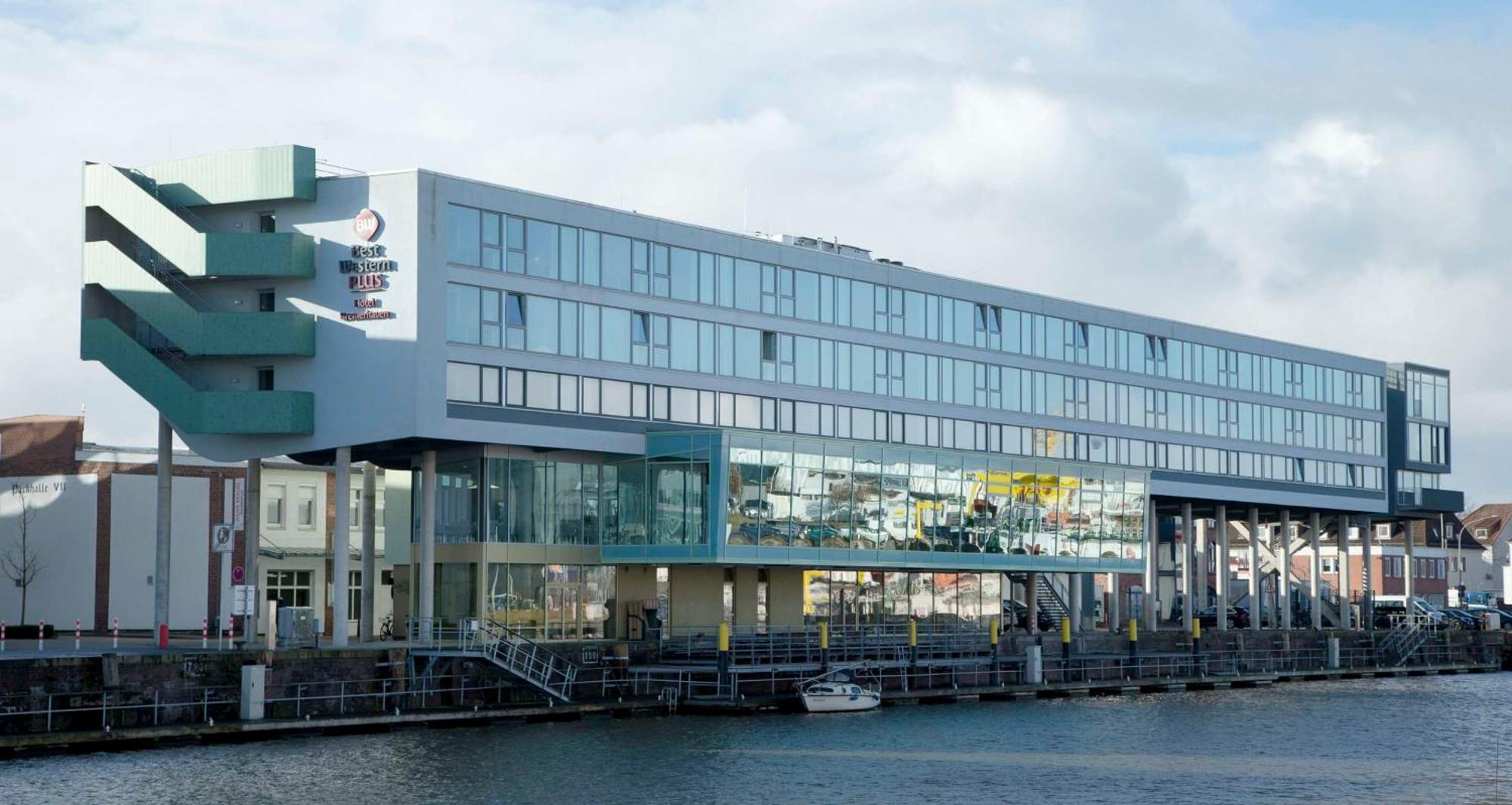 Staying Near Zoo Am Meer: 3 Family Hotels Compared